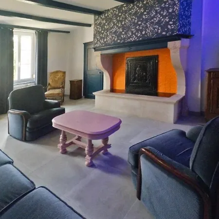 Le Moustic בית נופש