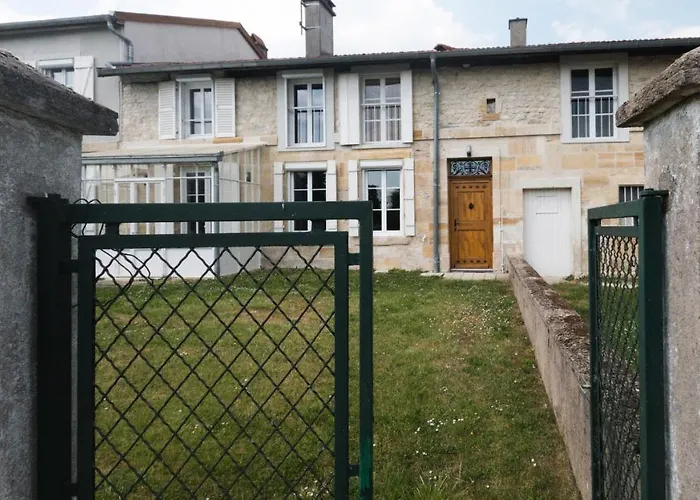 Le Moustic Feriehus Rarécourt